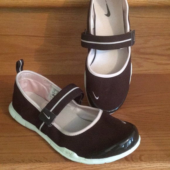 lightweight mary jane shoes